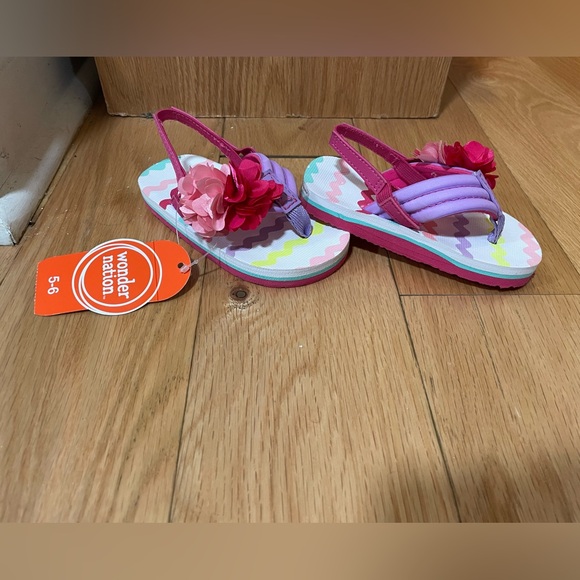 wonder nation Other - NWT toddler flip flops 5/6